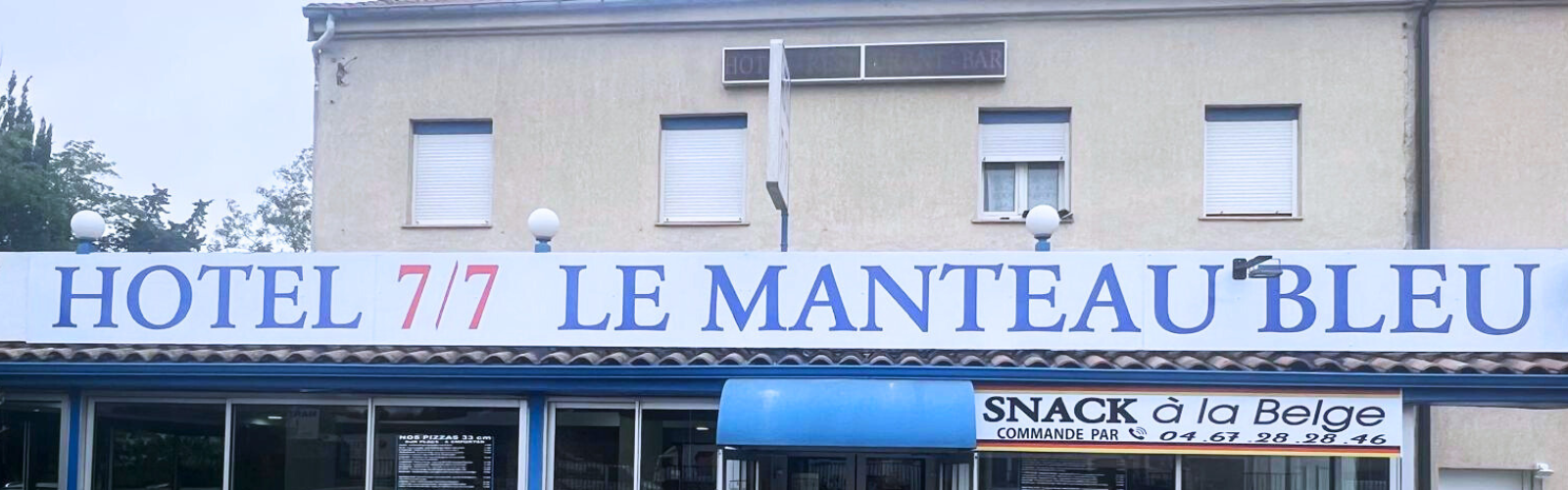 Le Manteau Bleu Banner Image